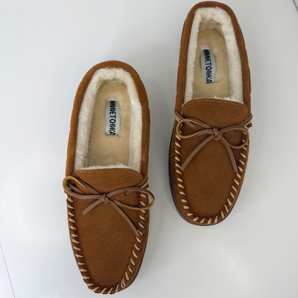 Minnetonka Men’s Suede Pile Lined Hardsole Slipper/Moccasin